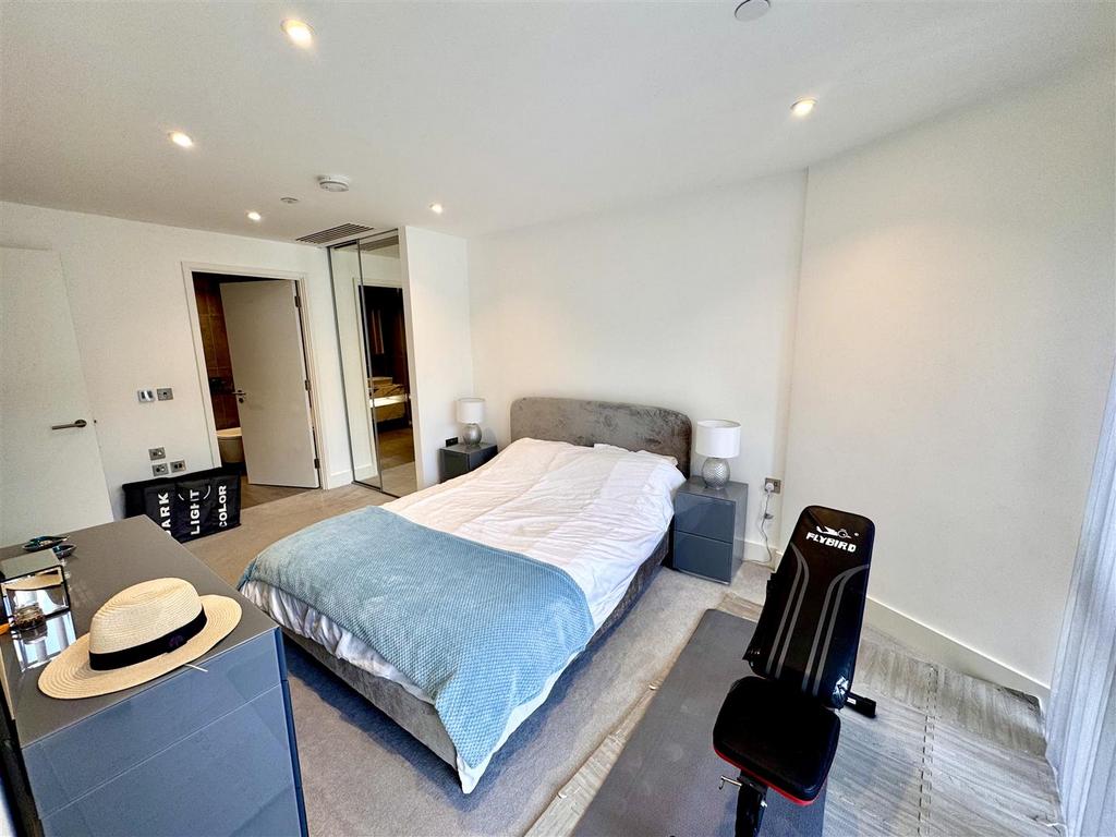 St Helier - REN081 3 bed apartment to rent - £3,600 pcm (£831 pw)