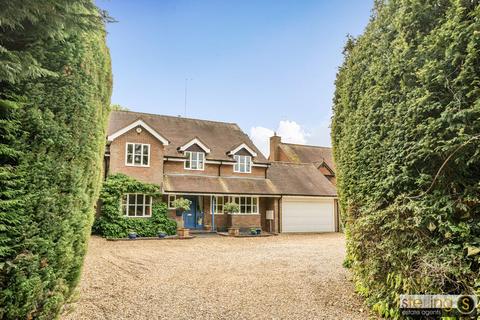 5 bedroom detached house for sale, Chipperfield Road, Bovingdon