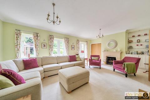 5 bedroom detached house for sale, Chipperfield Road, Bovingdon