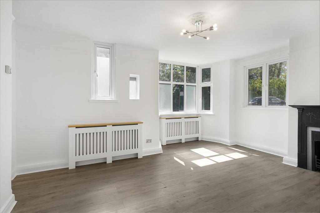 Apartment in London, London Borough of Brent - View 2