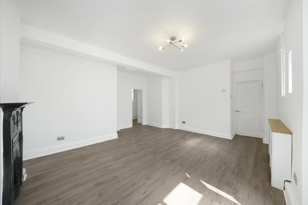 Apartment in London, London Borough of Brent - View 4