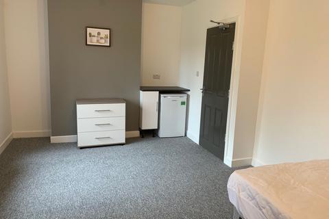1 bedroom in a house share to rent, Church Street, DY5