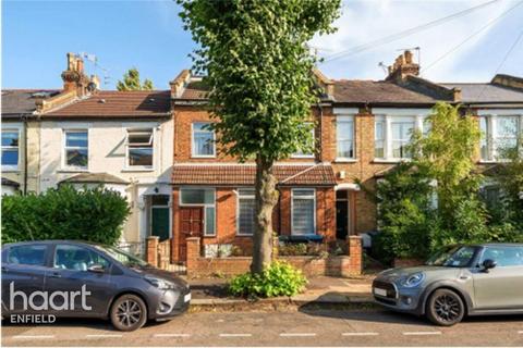 3 bedroom apartment to rent, TOP FLOOR FLAT Russell Road, LONDON