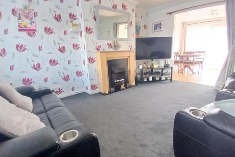 4 bedroom semi-detached house for sale, Waltham Crescent, Poplar Farm, Nuneaton
