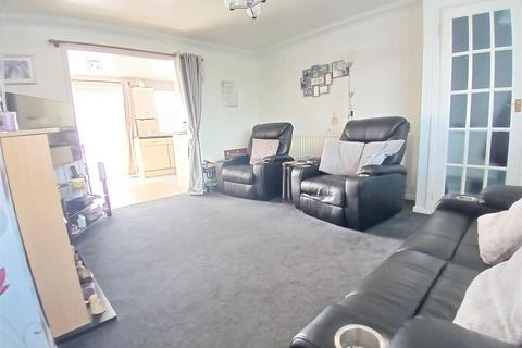 4 bedroom semi-detached house for sale, Waltham Crescent, Poplar Farm, Nuneaton