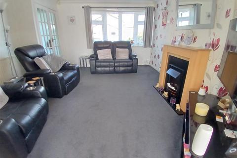 4 bedroom semi-detached house for sale, Waltham Crescent, Poplar Farm, Nuneaton