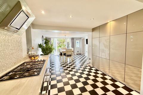 4 bedroom house for sale, 14 Chewton Common Road, Christchurch BH23