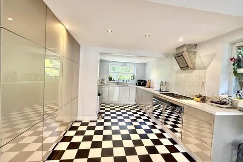 4 bedroom house for sale, 14 Chewton Common Road, Christchurch BH23