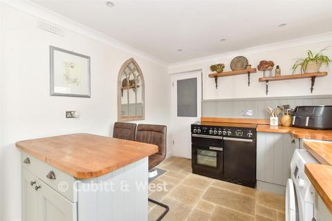 4 bedroom semi-detached house for sale, Meadow Way, Littlehampton BN17