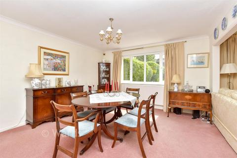 4 bedroom detached house for sale, Brompton Farm Road, Rochester ME2