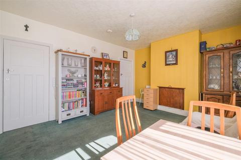 3 bedroom end of terrace house for sale, Garden Road, Brighouse