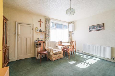 3 bedroom end of terrace house for sale, Garden Road, Brighouse