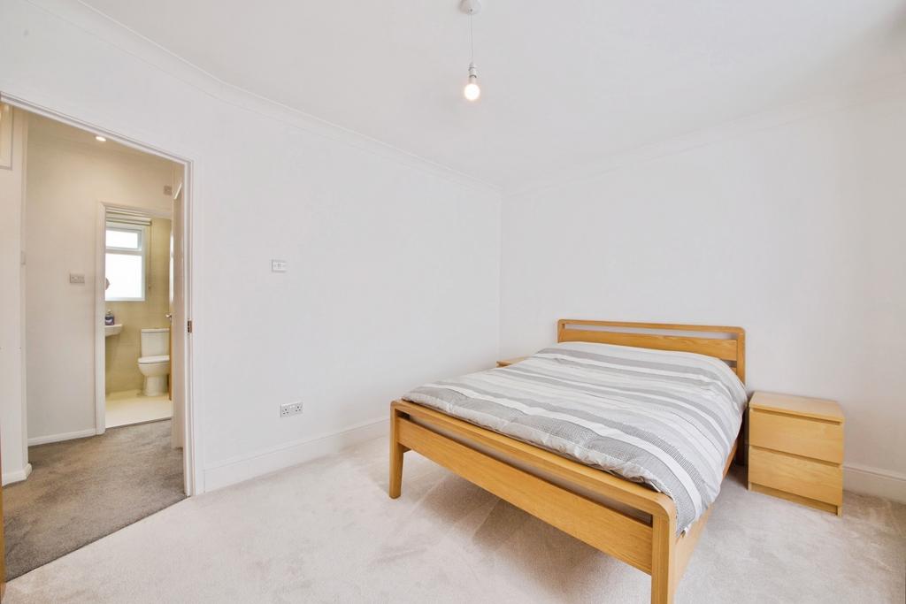 En suite bedroom, en suite