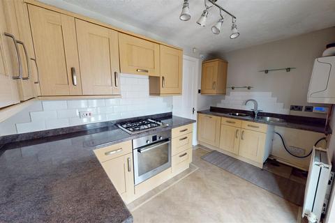 2 bedroom semi-detached house for sale, Eaglesfield Drive, Bradford