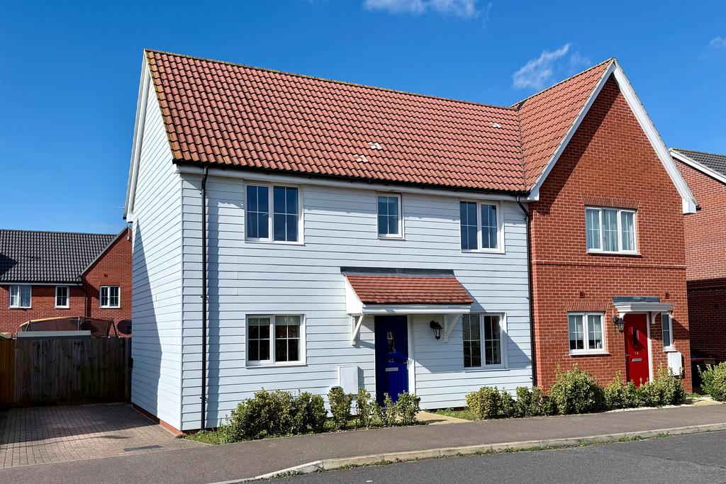 3 bedroom semi-detached house for sale
