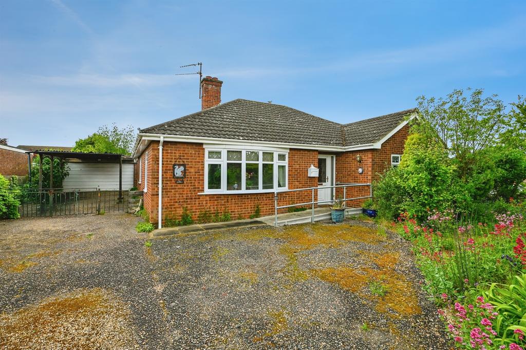 2 bedroom detached bungalow for sale