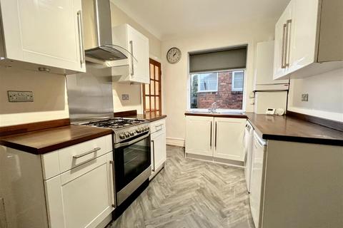2 bedroom flat for sale, Southend Terrace, Sheriff Hill, Gateshead