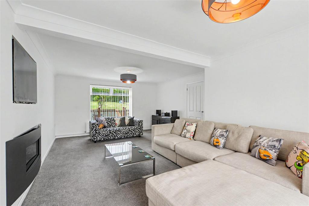 House in Nottingham, Bestwood Park Estate - View 3