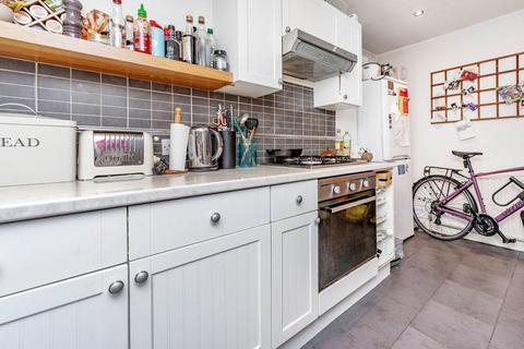 2 bedroom flat to rent, Queens Road, Peckham, London, SE15