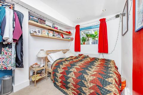 2 bedroom flat to rent, Queens Road, Peckham, London, SE15