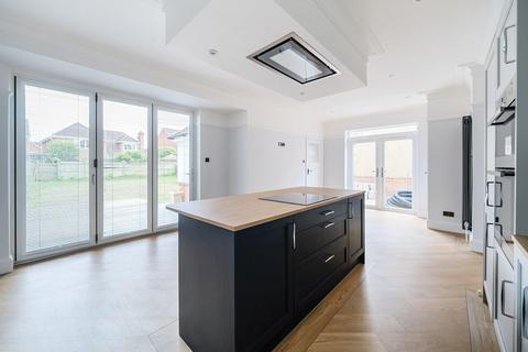 3 bedroom semi-detached house to rent, Wilton Road, Southampton SO15