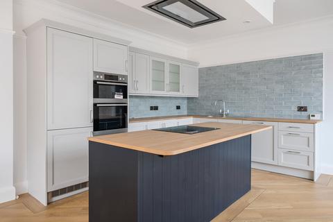 3 bedroom semi-detached house to rent, Wilton Road, Southampton SO15