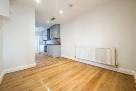 2 bedroom flat to rent, High Road, London