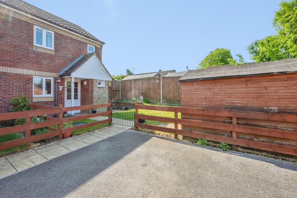 1 bedroom semi-detached house for sale