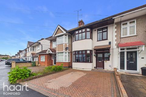 4 bedroom terraced house for sale, Melton Gardens, Romford