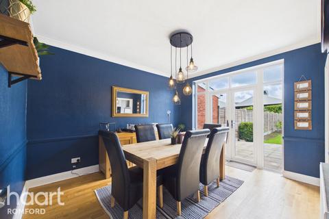 4 bedroom terraced house for sale, Melton Gardens, Romford