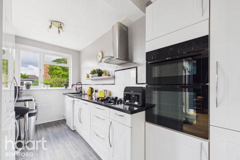 4 bedroom terraced house for sale, Melton Gardens, Romford