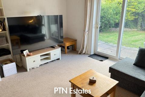 3 bedroom semi-detached house to rent, Richardson Drive, Stourbridge
