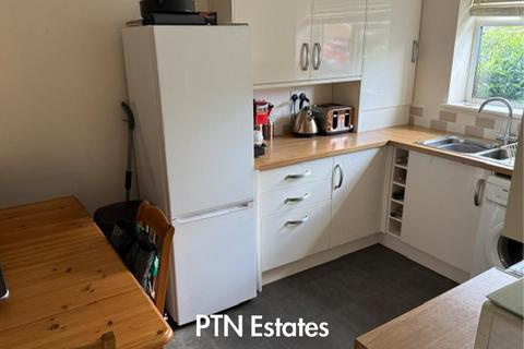 3 bedroom semi-detached house to rent, Richardson Drive, Stourbridge