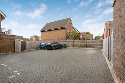 2 bedroom apartment for sale, Beatrice Square, Tadworth, KT20