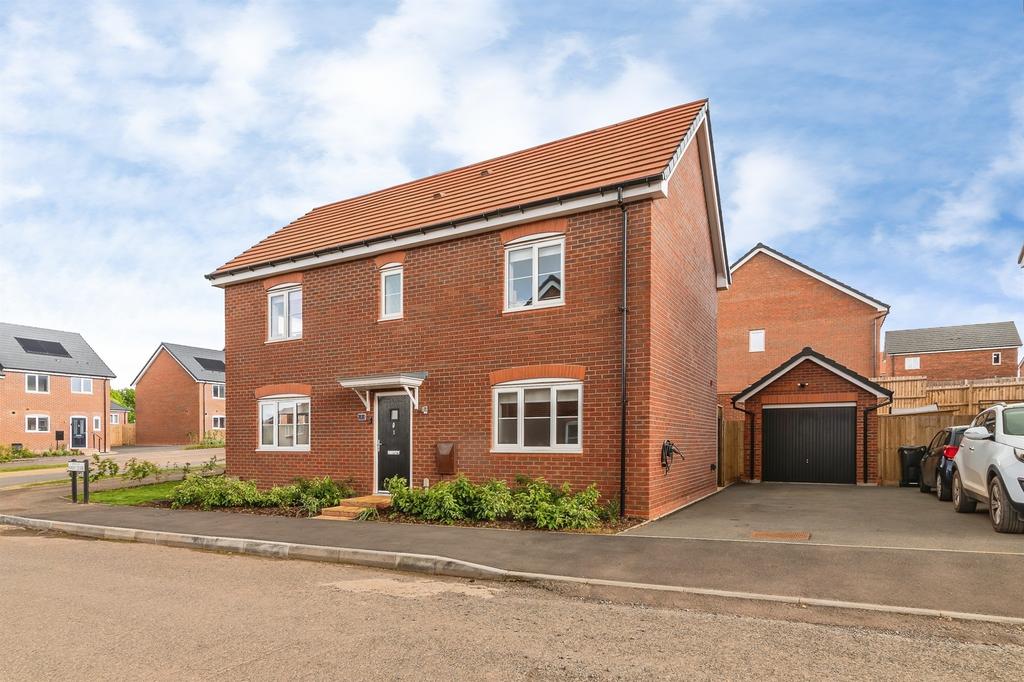 4 bedroom detached house for sale