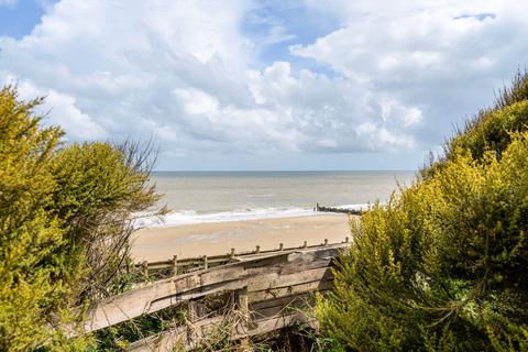 4 bedroom detached bungalow for sale, Ostend Gap, Walcott
