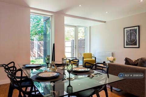 undefined, Kings Avenue, London, SW4