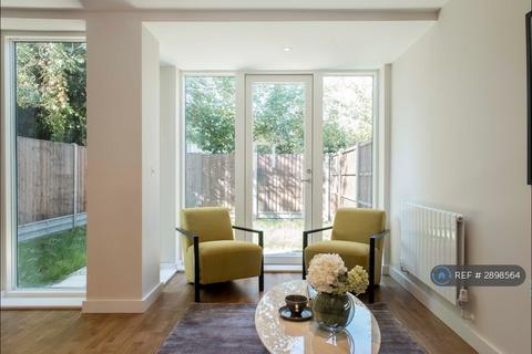undefined, Kings Avenue, London, SW4