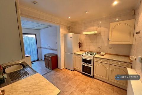 2 bedroom terraced house to rent, Cornworthy Road, Dagenham, RM8