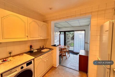 2 bedroom terraced house to rent, Cornworthy Road, Dagenham, RM8