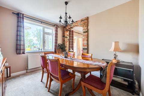 4 bedroom detached house for sale, Fairway Avenue, Reading RG30
