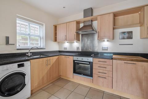 2 bedroom flat for sale, Tilt Road, Cobham, KT11