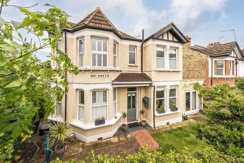 3 bedroom end of terrace house for sale, Eswyn Road, London SW17