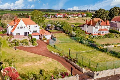 4 bedroom detached house for sale, Seacroft Esplanade, Skegness PE25