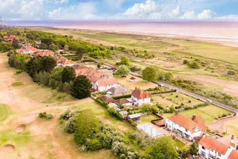 4 bedroom detached house for sale, Seacroft Esplanade, Skegness PE25