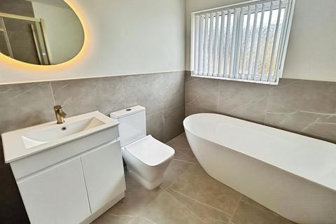 3 bedroom detached bungalow for sale, Templegate Avenue, Leeds