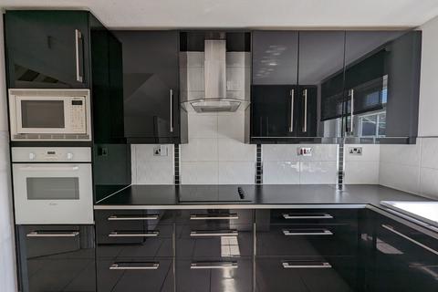 3 bedroom house to rent, Brampton Close, Bedford, MK42