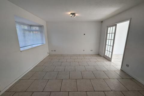 3 bedroom house to rent, Brampton Close, Bedford, MK42