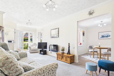 1 bedroom apartment for sale, Stuart Road, Highcliffe, Christchurch, Dorset, BH23