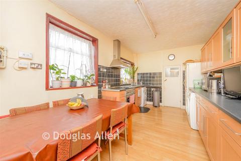 3 bedroom terraced house for sale, Michigan Avenue, London E12